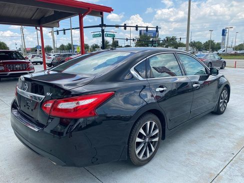 Used 2017 Nissan Altima 2.5 SV w/ Convenience Package FWD image 5