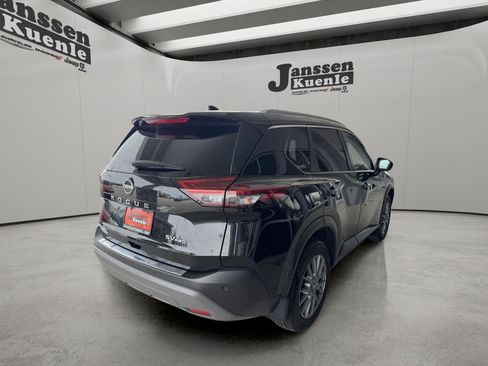 Used 2023 Nissan Rogue SV w/ SV Premium B Package AWD/4WD image 4