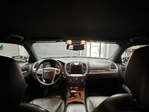 Used 2013 Chrysler 300 RWD image 19