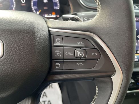 Used 2024 Jeep Grand Cherokee Altitude image 27