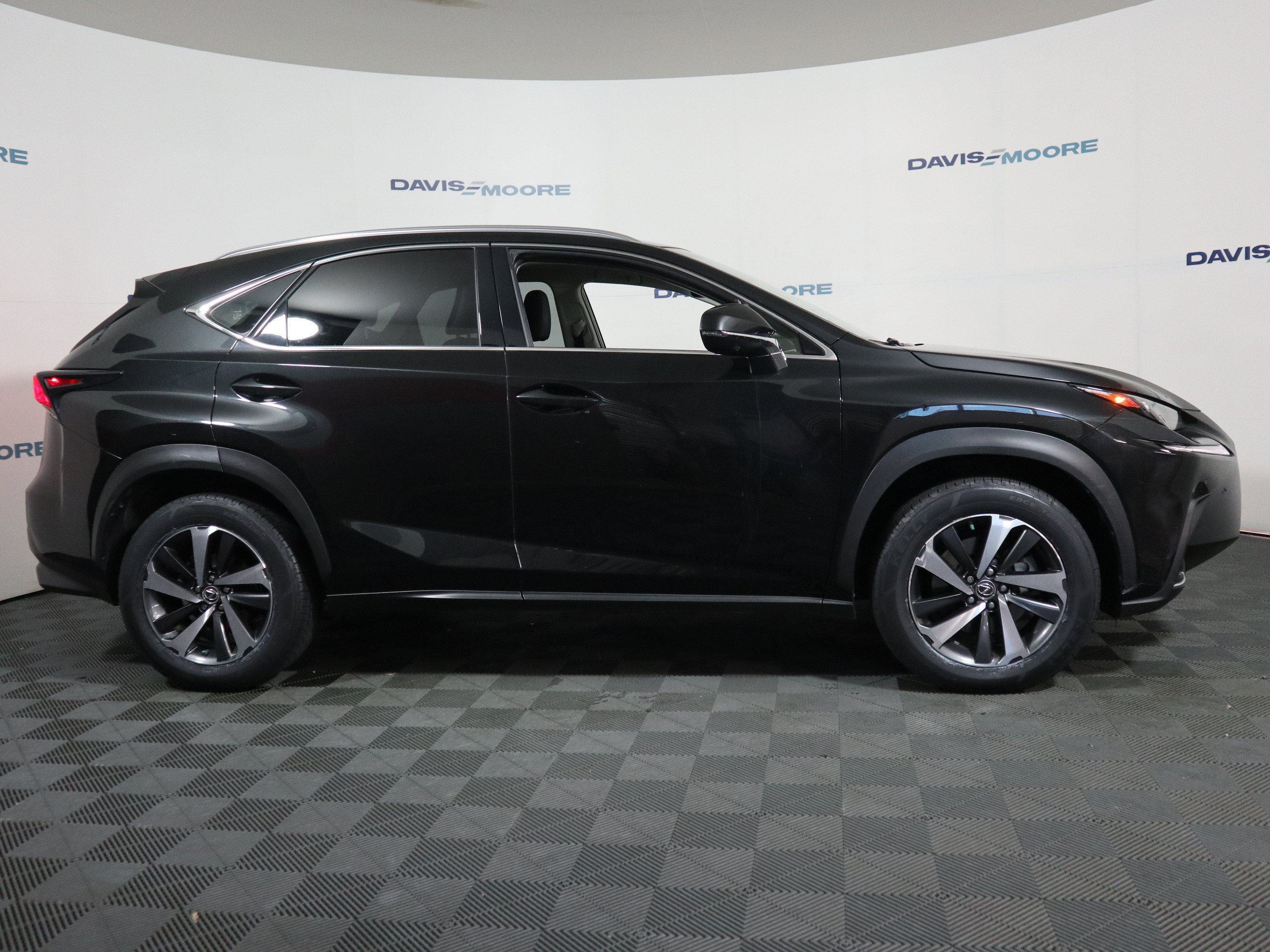 Used 2018 Lexus NX 300 FWD w/ Premium Package image 4