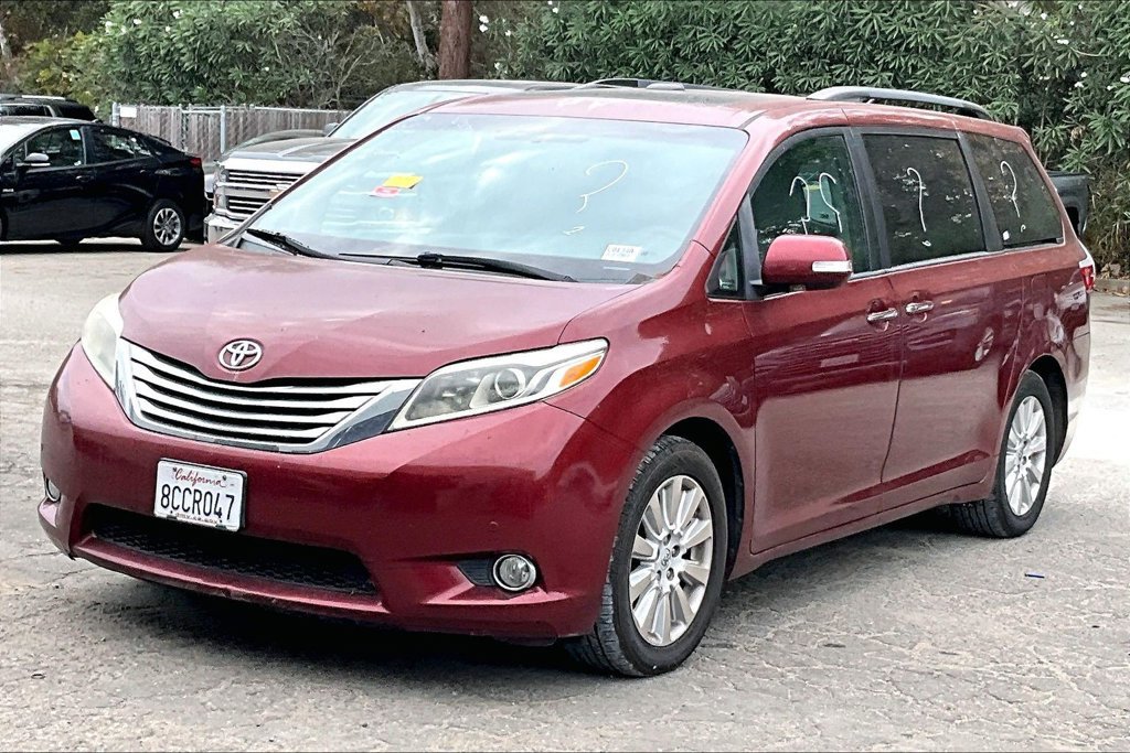 Used 2015 Toyota Sienna Limited FWD image 3