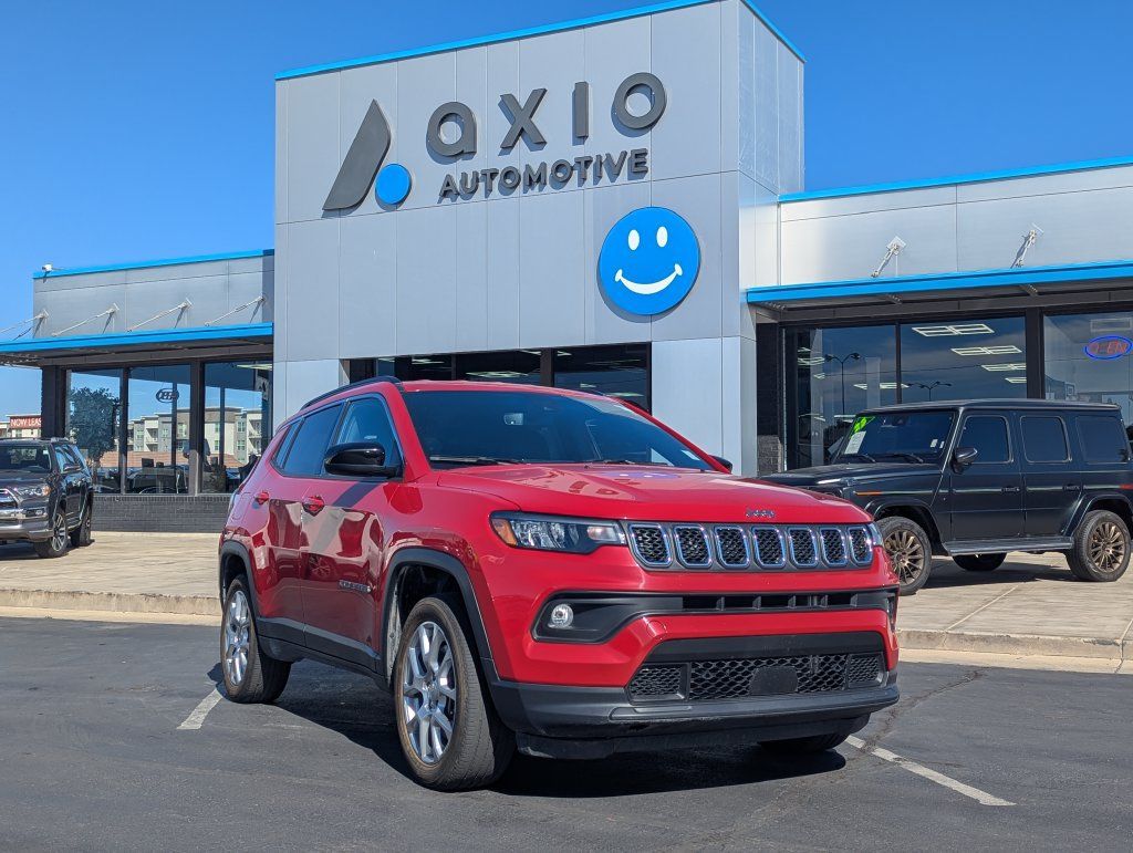 Used 2023 Jeep Compass Latitude AWD/4WD image 1