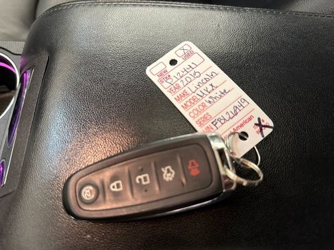 Used 2015 Lincoln MKX AWD w/ Equipment Group 102A image 30