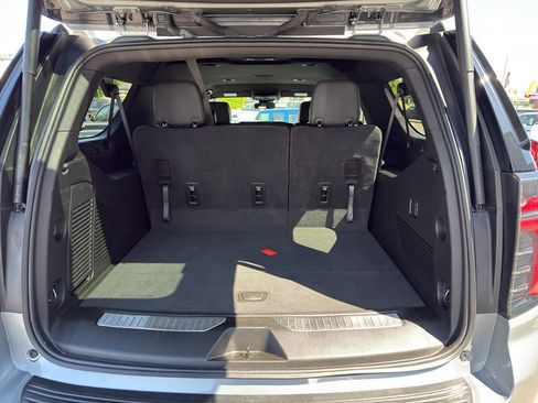 Used 2025 Chevrolet Suburban Z71 AWD/4WD image 13