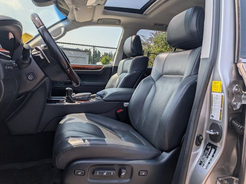 Used 2021 Lexus LX 570 4WD w/ Luxury Package image 5