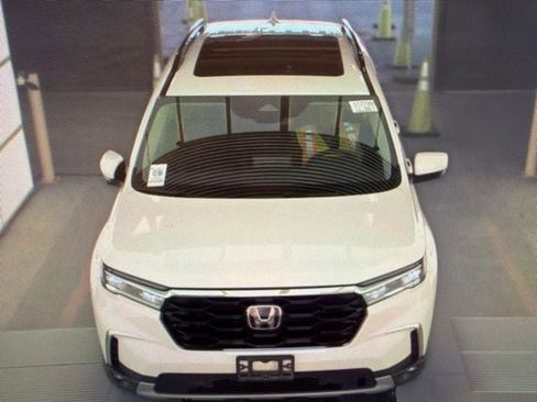 Used 2023 Honda Pilot Touring image 10