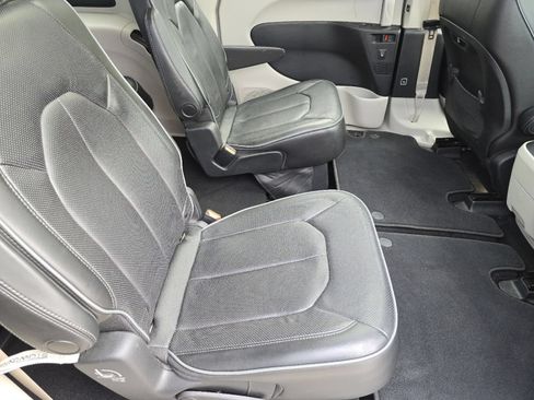 Used 2020 Chrysler Pacifica Limited FWD image 25