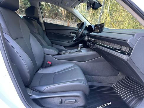 Used 2025 Honda Accord Touring image 10