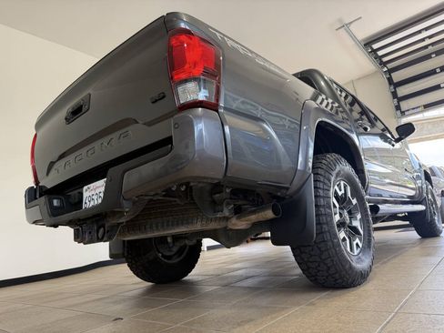 Used 2018 Toyota Tacoma TRD Sport w/ Technology Package AWD/4WD image 37