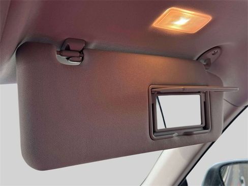 Used 2023 Toyota Highlander LE image 33