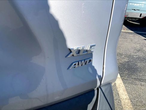 Used 2020 Toyota RAV4 XLE image 9