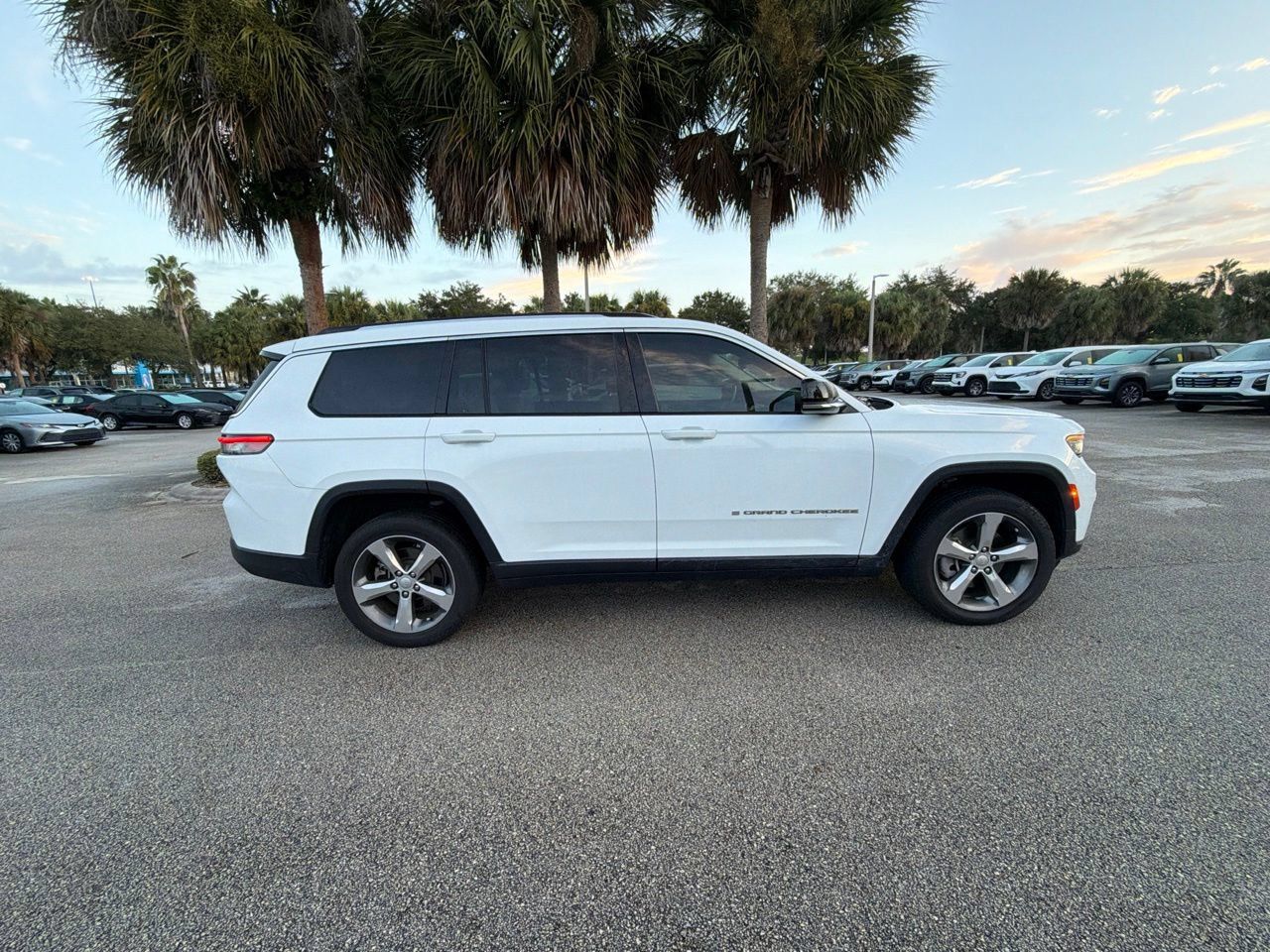 Used 2021 Jeep Grand Cherokee L Limited w/ Trailer Tow Group (B) AWD/4WD image 5