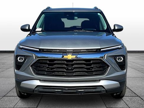 Used 2025 Chevrolet TrailBlazer LT image 2
