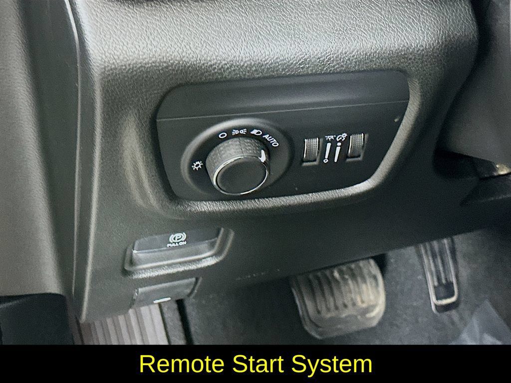 Used 2023 Jeep Grand Cherokee Altitude AWD/4WD image 15