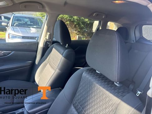 Used 2019 Nissan Rogue SV FWD image 12