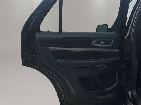 Used 2019 Ford Explorer XLT w/ Equipment Group 201A AWD/4WD image 11