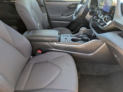 Used 2024 Toyota Highlander LE image 22