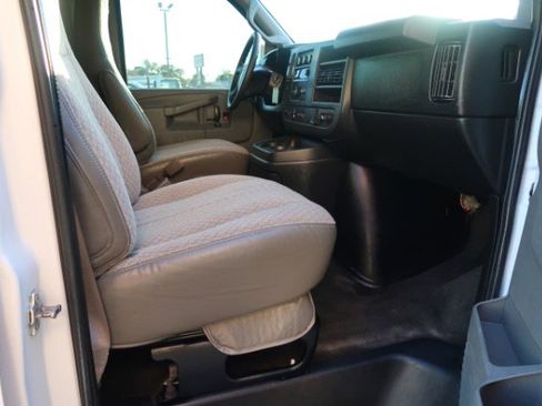 Used 2018 Chevrolet Express 3500 LT w/ LT Preferred Equipment Group image 9