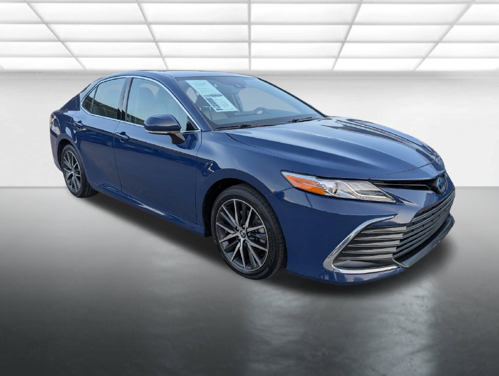 Used 2024 Toyota Camry XLE w/ Cold Weather Package FWD image 1