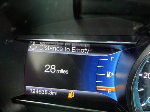 Used 2016 Ford Explorer XLT w/ Equipment Group 202A image 9