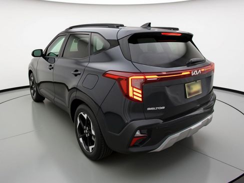 Used 2025 Kia Seltos S image 6