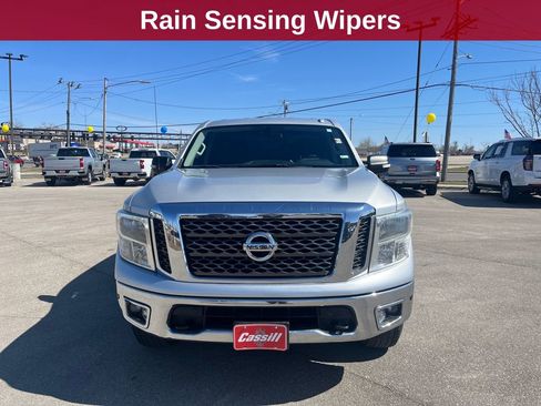 Used 2017 Nissan Titan SV AWD/4WD image 9