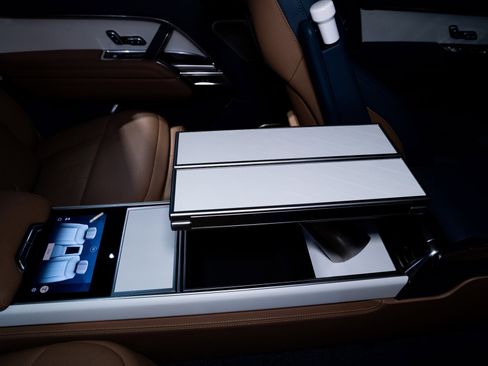 Used 2023 Land Rover Range Rover SV image 27