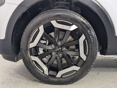 Used 2024 Kia Telluride EX w/ EX Captain's Chair Package FWD image 8