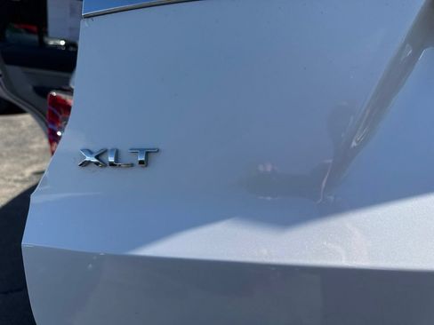 Used 2019 Ford Explorer XLT w/ Equipment Group 202A AWD/4WD image 17