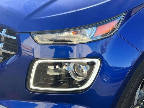 Used 2022 Hyundai Venue Limited image 9