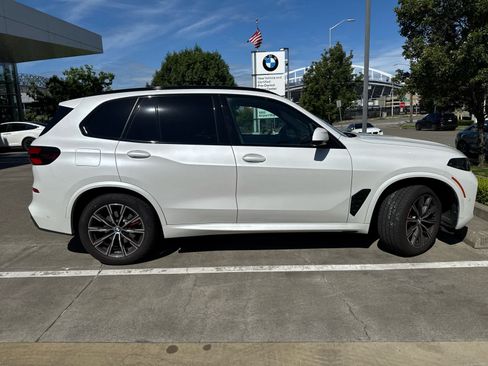 Used 2024 BMW X5 xDrive40i w/ M Sport Package AWD/4WD image 1