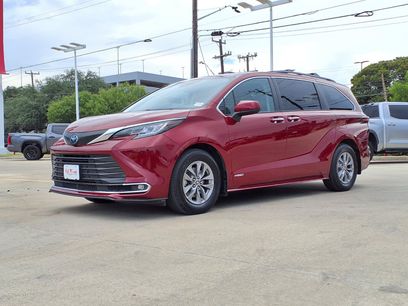 Used 2021 Toyota Sienna XLE