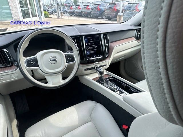 Used 2021 Volvo XC60 T5 Momentum AWD/4WD image 9