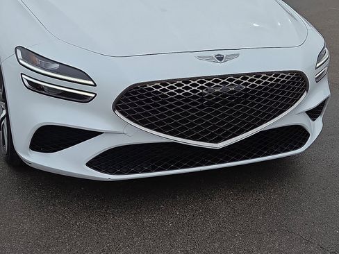 Used 2023 Genesis G70 2.0T image 6