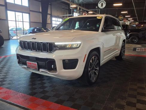 Used 2023 Jeep Grand Cherokee Overland w/ Luxury Tech Group IV AWD/4WD image 4