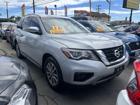 Used 2017 Nissan Pathfinder S image 28