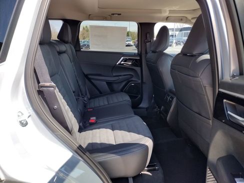 New 2026 Mitsubishi Outlander AWD image 11