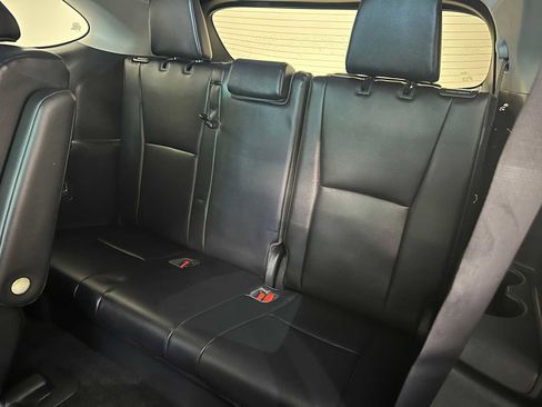 Used 2023 Toyota Highlander XLE AWD/4WD image 25