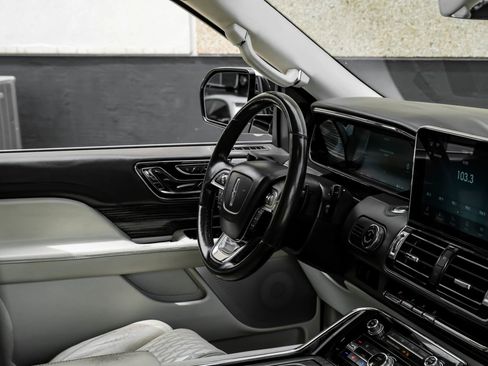 Used 2020 Lincoln Navigator Black Label w/ Cargo Convenience Package AWD/4WD image 20
