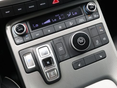 Used 2025 Hyundai Palisade SEL FWD image 23