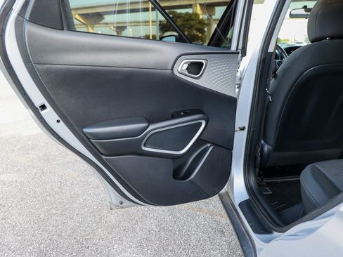 Used 2020 Kia Soul LX FWD image 32