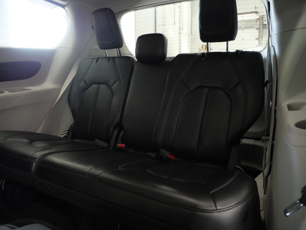Used 2023 Chrysler Pacifica Touring-L FWD image 24