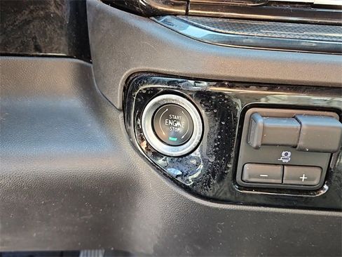 Used 2022 Chevrolet Silverado 1500 ZR2 image 25