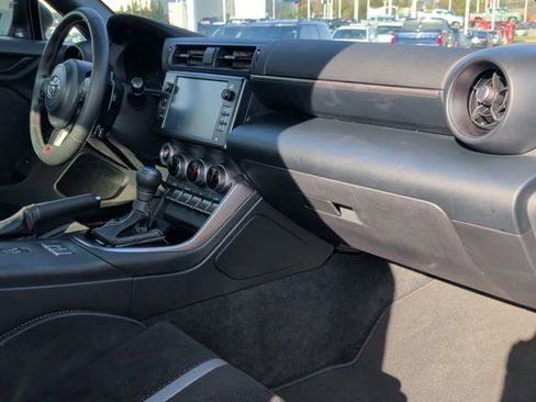 Used 2025 Toyota GR86 Premium w/ Performance Package image 26