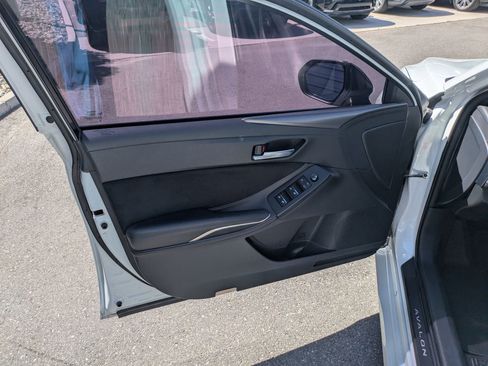 Used 2019 Toyota Avalon XSE w/ Carpet Mat Package FWD image 12