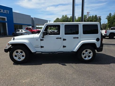 Used 2015 Jeep Wrangler Unlimited Sahara w/ Connectivity Group AWD/4WD image 4