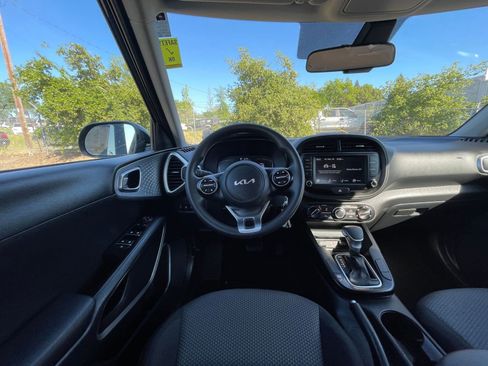 Used 2025 Kia Soul LX w/ LX Technology Package image 32