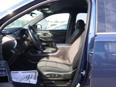Used 2023 Chevrolet Traverse LT image 9