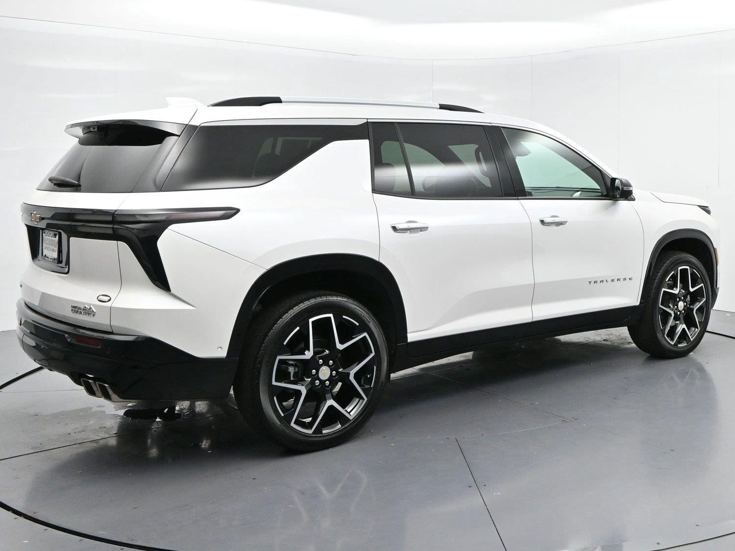 Used 2025 Chevrolet Traverse High Country FWD image 7